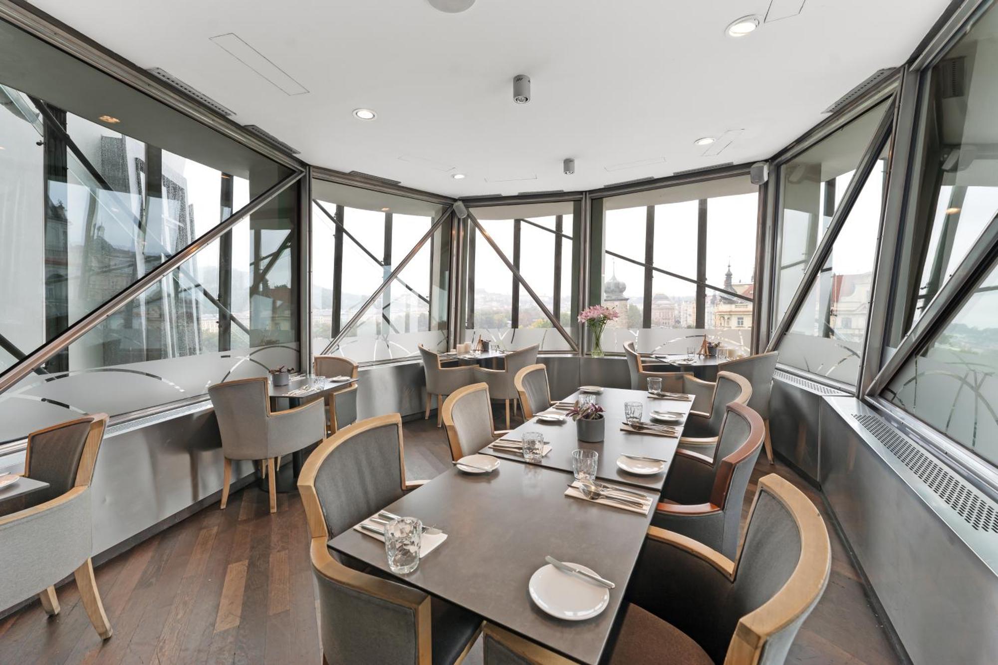 Dancing House - Tancici Dum 4* Prag